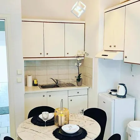 Apartment C14 3 *